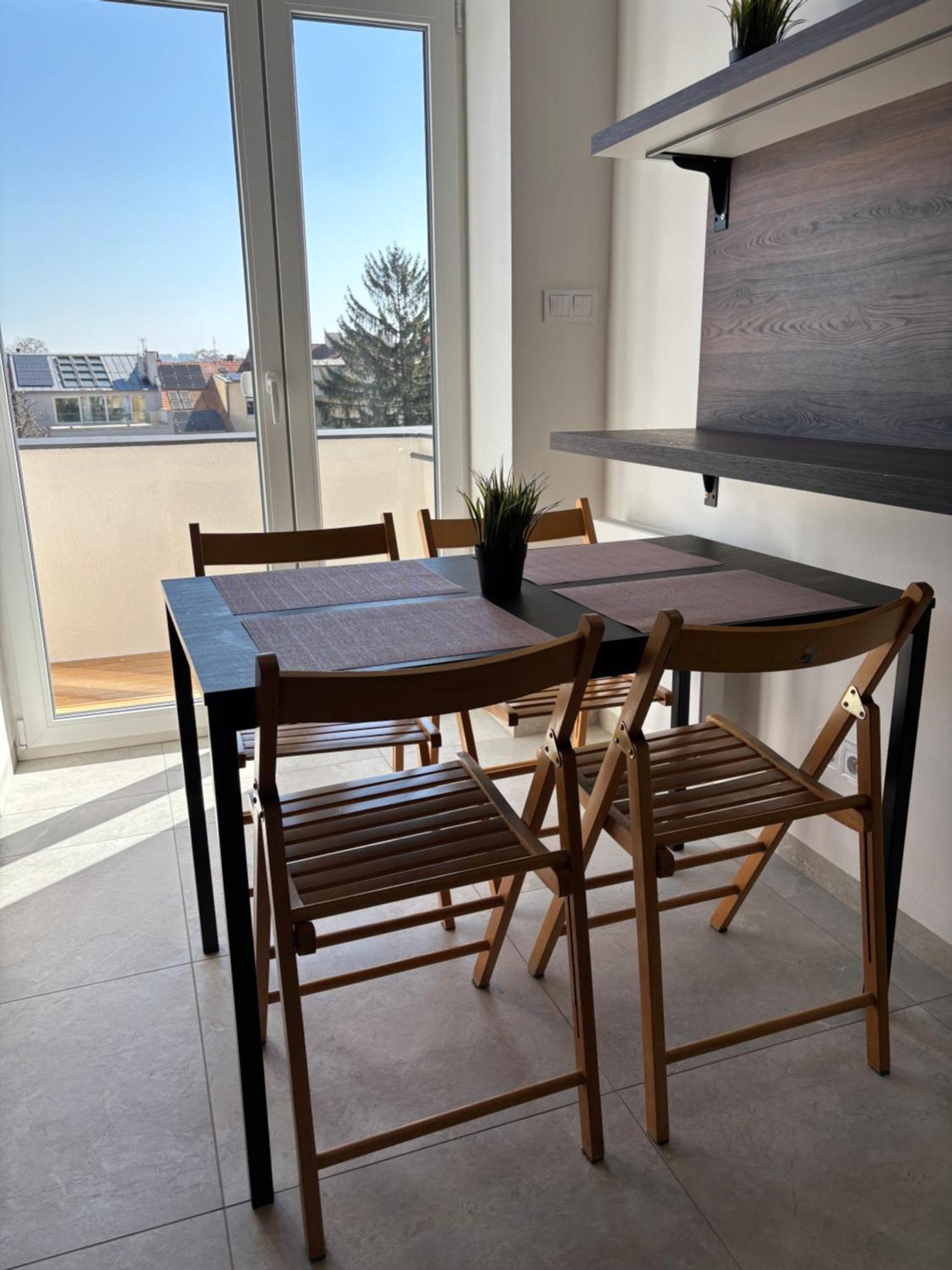 Soukromy Pokoj V Tripokojovem Byte - Private Room In Three Room Flat برنو المظهر الخارجي الصورة